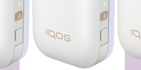 Nekoliko poređanih IQOS 2.4 Plus belih uređaja koji prikazuju njihov lep i praktičan dizajn