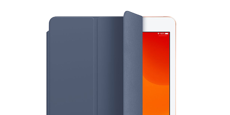 iPad Smart Cover u ljubičastoj boji savijen tako da se vidi deo iPad-a