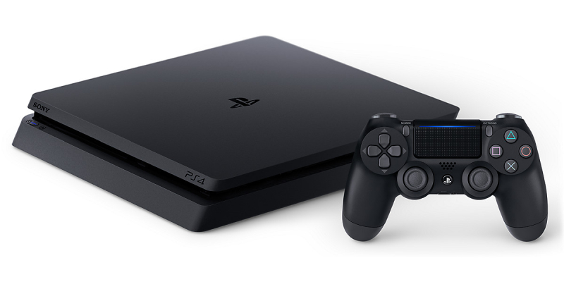 Sony PlayStation konzola i džojstik crne boje na beloj pozadini