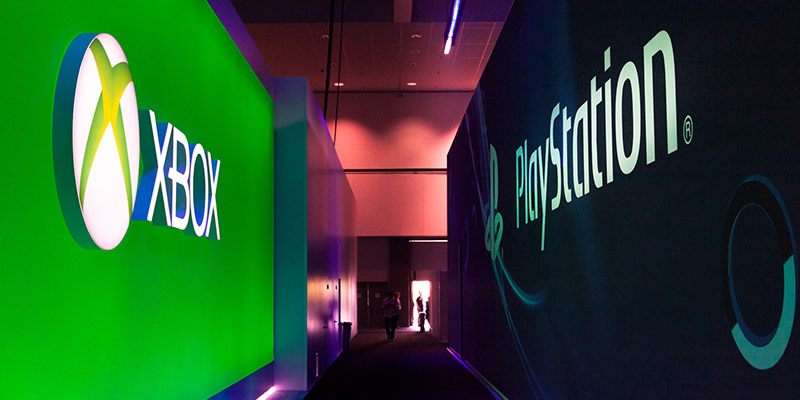 Xbox i PlayStation svetleće reklame