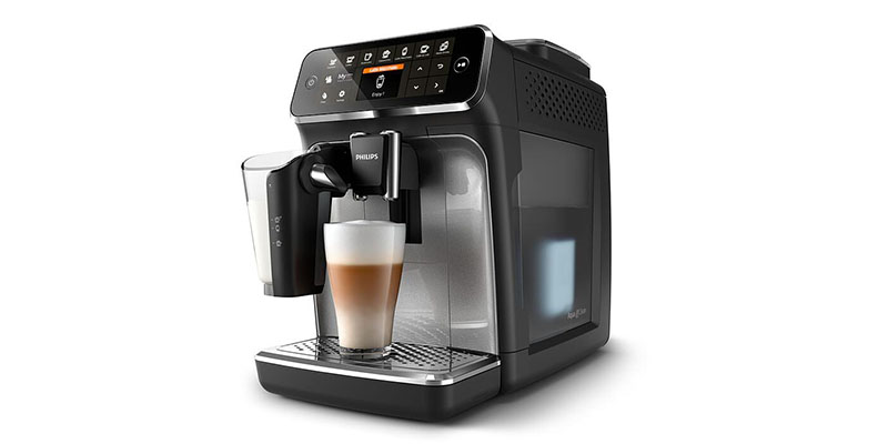 Philisp aparat za espresso LatteGo sa upravo napravljeniom kafom